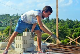 Vrijwilligerswerk in de Filippijnen:Tijdens de groepsreis voor jongeren kun je helpen met de werkzaamheden op het bouwproject en je Engels verbeteren. Tijdens de groepsreis voor jongeren kun je helpen met de werkzaamheden op het bouwproject en je Engels verbeteren.