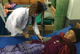 Vrijwilligerswerk in Nepal:Kijk mee bij de behandeling van patienten in een ziekenhuis in Nepal tijdens de geneeskunde groepsreis voor jongeren. Kijk mee bij de behandeling van patienten in een ziekenhuis in Nepal tijdens de geneeskunde groepsreis voor jongeren.