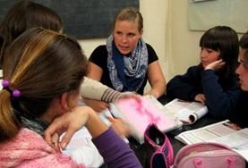 Recht & Mensenrechten Jongerenreizen:Als vrijwilliger geef je in Argentinië voorlichting over mensenrechten, bijvoorbeeld aan schoolkinderen. Als vrijwilliger geef je in Argentinië voorlichting over mensenrechten, bijvoorbeeld aan schoolkinderen.