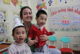 Sociale zorg Jongerenreizen:Organiseer leuke en educatieve activiteiten voor kinderen in dagopvangcentra in Vietnam tijdens deze groepsreis voor jongeren. Organiseer leuke en educatieve activiteiten voor kinderen in dagopvangcentra in Vietnam tijdens deze groepsreis voor jongeren.