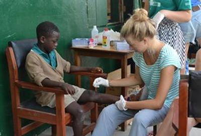 Geneeskunde vrijwilligerswerk in het buitenland:In Ghana doe je tijdens geneeskunde vrijwilligerswerk medische ervaring op in ziekenhuizen en lokale gemeenschappen. In Ghana doe je tijdens geneeskunde vrijwilligerswerk medische ervaring op in ziekenhuizen en lokale gemeenschappen.