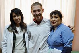 Geneeskunde vrijwilligerswerk in het buitenland:Door geneeskunde vrijwilligerswerk te doen in Peru kun je veel nieuwe medische kennis opdoen van lokale artsen. Door geneeskunde vrijwilligerswerk te doen in Peru kun je veel nieuwe medische kennis opdoen van lokale artsen.