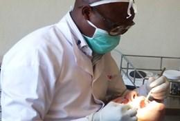 Vrijwilligerswerk in Kenia:Leer van lokale tandartsen tijdens het tandheelkunde vrijwilligerswerk project in Kenia. Leer van lokale tandartsen tijdens het tandheelkunde vrijwilligerswerk project in Kenia.