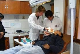 Tandheelkunde vrijwilligerswerk in het buitenland:Kijk mee met professionele tandartsen in Nepal tijdens het tandheelkunde project voor vrijwilligers. Kijk mee met professionele tandartsen in Nepal tijdens het tandheelkunde project voor vrijwilligers.