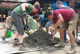 Groepsreizen kerstvakantie:Zet je in als vrijwilliger tijdens de kerstvakantie en help bij het bouwen van scholen in Nepal. Zet je in als vrijwilliger tijdens de kerstvakantie en help bij het bouwen van scholen in Nepal.