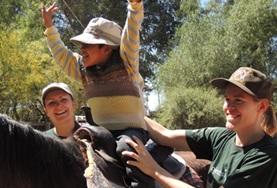 Sociale zorg Jongerenreizen:Help als vrijwilliger in bij een paardentherapie centrum in Bolivia bij de therapie voor kinderen en de paardenverzorging. Help als vrijwilliger in bij een paardentherapie centrum in Bolivia bij de therapie voor kinderen en de paardenverzorging.