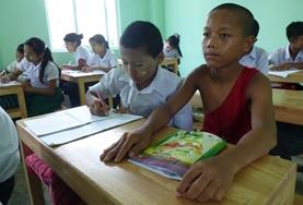 Vrijwilligerswerk lesgeven in het buitenland:Geef Engelse les aan kinderen op een boeddhistische school tijdens vrijwilligerswerk in Myanmar. Geef Engelse les aan kinderen op een boeddhistische school tijdens vrijwilligerswerk in Myanmar.