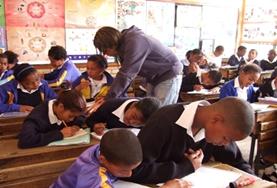 Vrijwilligerswerk in Zuid-Afrika:Als vrijwilliger op een lesgeef project in Kaapstad sta je voor de klas en help je de scholieren bij hun opdrachten. Als vrijwilliger op een lesgeef project in Kaapstad sta je voor de klas en help je de scholieren bij hun opdrachten.