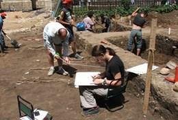 Archeologie vrijwilligerswerk in het buitenland: projecten voor professionals:Als ervaren archeoloog kun jij vrijwilligerswerk doen en meehelpen bij opgravingen in Roemenië. Als ervaren archeoloog kun jij vrijwilligerswerk doen en meehelpen bij opgravingen in Roemenië.