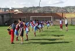 Vrijwilligerswerk in het buitenland voor ervaren leraren: projecten voor professionals:Zet jouw ervaring als sportleraar in door vrijwilligerswerk te doen op een school of sportclub in Peru. Zet jouw ervaring als sportleraar in door vrijwilligerswerk te doen op een school of sportclub in Peru.