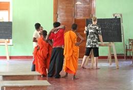 Vrijwilligerswerk in het buitenland voor ervaren leraren: projecten voor professionals:Deel jouw kennis van het Engels met de lokale leerlingen in Sri Lanka tijdens jouw vrijwilligerswerk project. Deel jouw kennis van het Engels met de lokale leerlingen in Sri Lanka tijdens jouw vrijwilligerswerk project.