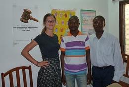 Sociaal en maatschappelijk vrijwilligerswerk in het buitenland: projecten voor professionals:Een professionele psycholoog werkt samen met lokale psychologen in Togo tijdens dit vrijwilligerswerk project. Een professionele psycholoog werkt samen met lokale psychologen in Togo tijdens dit vrijwilligerswerk project.
