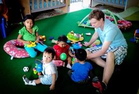 Sociaal vrijwilligerswerk met kinderen in het buitenland:Als vrijwilliger op dit sociale project werk je met kinderen op een kleuterschool in Ecuador. Als vrijwilliger op dit sociale project werk je met kinderen op een kleuterschool in Ecuador.