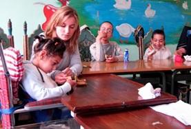 Sociaal vrijwilligerswerk met kinderen in het buitenland:Help de lokale medewerkers bij de zorg voor kinderen met een handicap tijdens dit sociale project in Marokko. Help de lokale medewerkers bij de zorg voor kinderen met een handicap tijdens dit sociale project in Marokko.