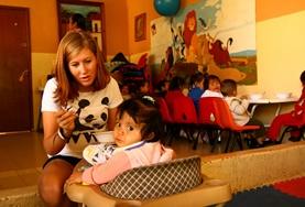 Sociaal vrijwilligerswerk met kinderen in het buitenland:Op een sociaal project in Mexico kun je bijvoorbeeld werken met kinderen in een dagopvangcentrum. Op een sociaal project in Mexico kun je bijvoorbeeld werken met kinderen in een dagopvangcentrum.