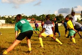 Vrijwilligerswerk in Jamaica:Rekken en strekken hoort ook bij de gymlessen die je geeft tijdens dit vrijwilligerswerk project in Jamaica. Rekken en strekken hoort ook bij de gymlessen die je geeft tijdens dit vrijwilligerswerk project in Jamaica.
